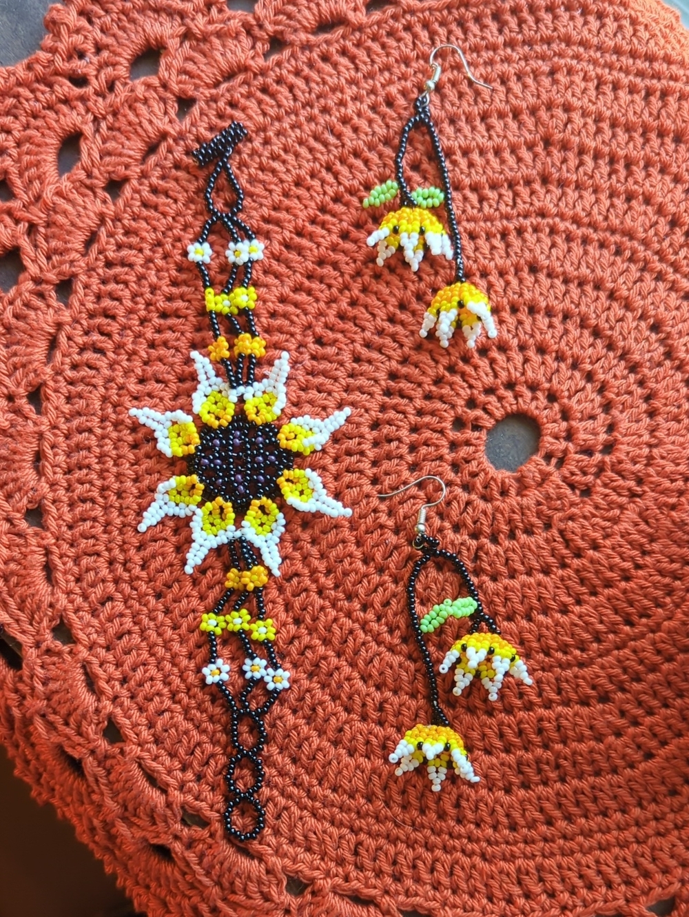Mexican Handmade Sunflower Seed-Bead Bracelet in Yellow, White & Black